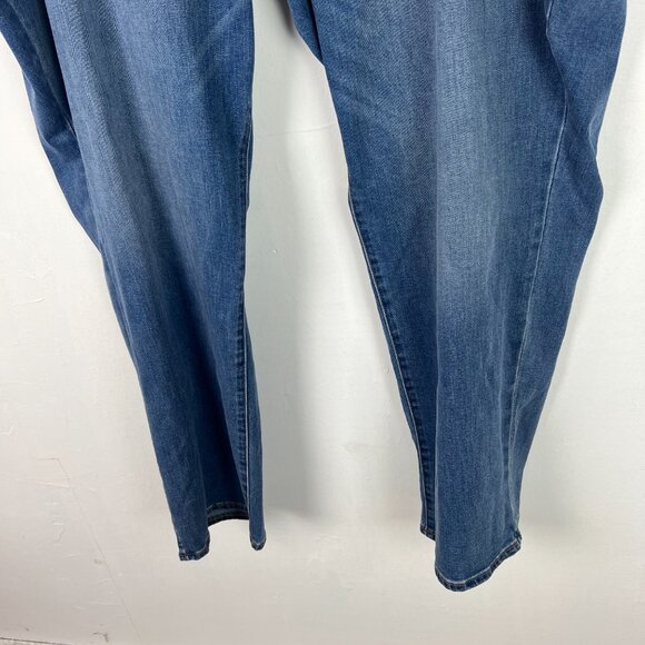NWOT Old Navy Mid-Rise Power Slim Straight Jeans Medium Wash Plus Size 30 NEW - Picture 3 of 8
